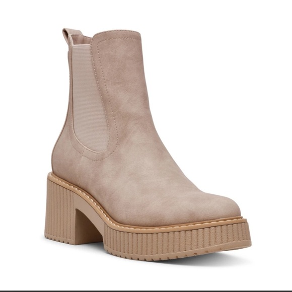 DV by Dolce Vita Darcel Lug Danda Chelsea Chunky Ankle Boot Stone Women’s Size 8 - Picture 1 of 14